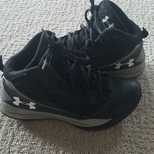 Boys Under Armour Basketball shoes